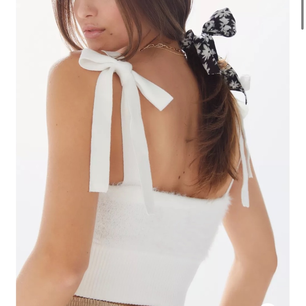 Urban outfitters white cropped tank top w/tie shoulders